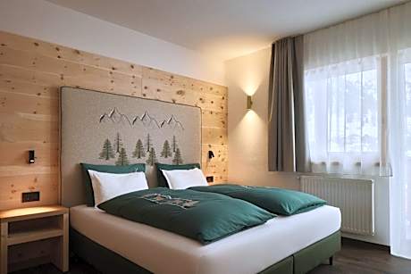 Two-Bedroom Deluxe Apartment with Balcony