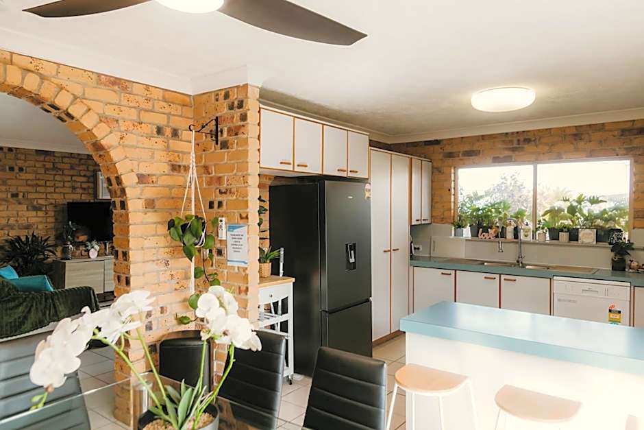 Kennedy Drive Boutique Motel & Nursery- Close To City Centre & Airport