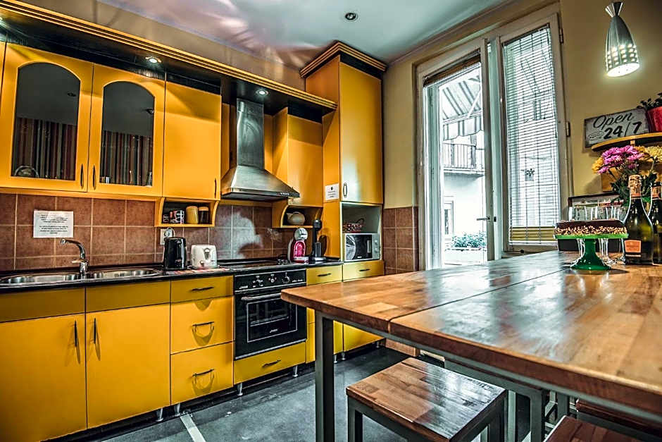 Central 4 Bedroom 154m2 Apartment with terrace
