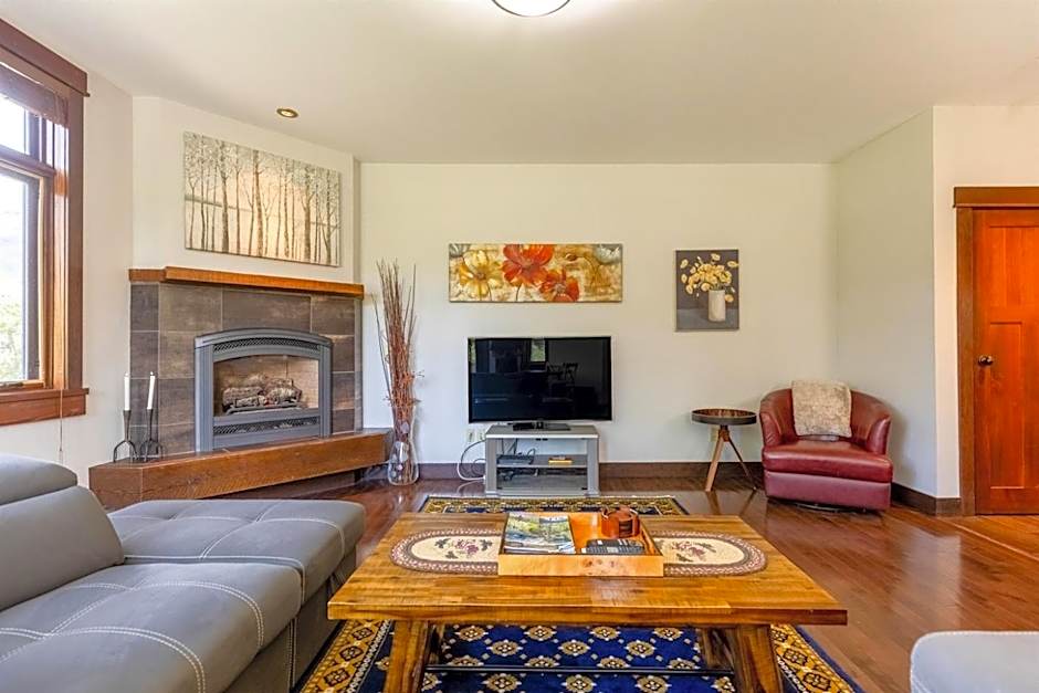 Luxurious 901 Condos by Fernie Central Reservations