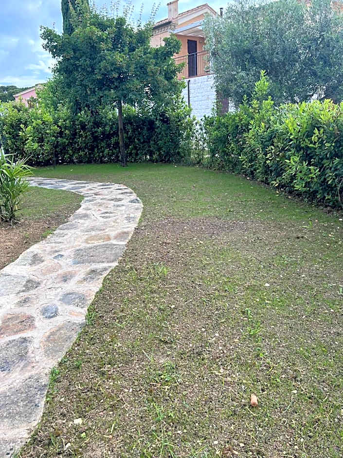Casa Antia, nuovo bilocale con giardino in Residence con piscina