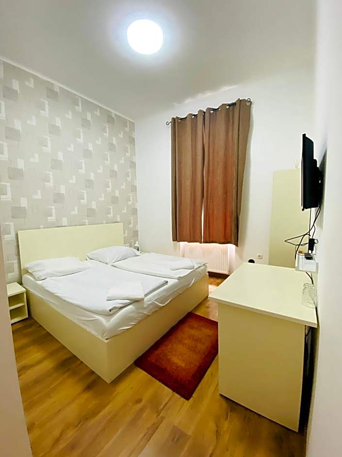Easy Star Hotel