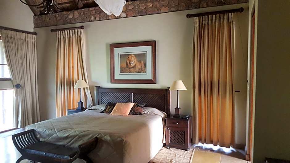 Zebula Golf and Wildlife Estate - Giraffe Plains Pax 4 - Moi Signature Luxury villa
