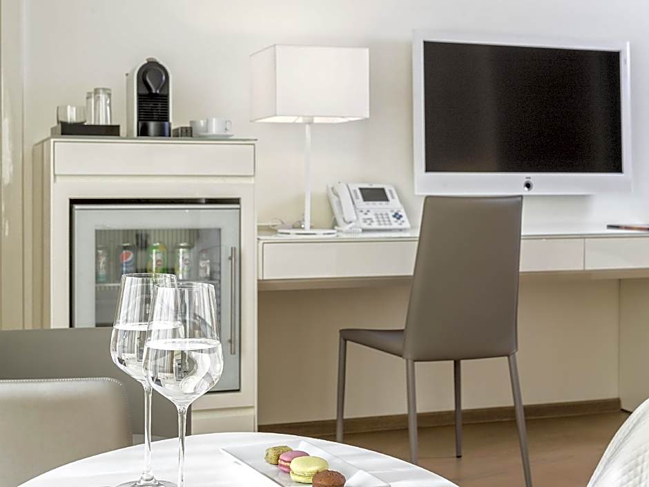 O Monot Luxury Boutique Hotel