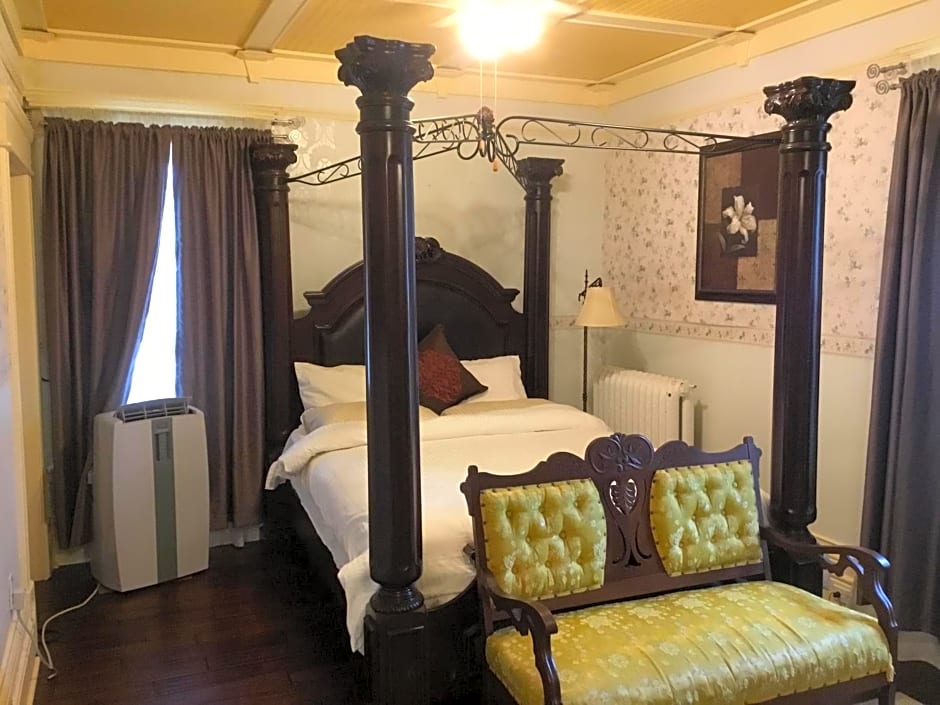 Marmora and Lake Inn and Victorian Diner