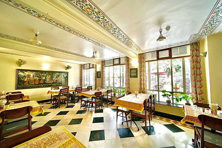 Hotel Arya Niwas