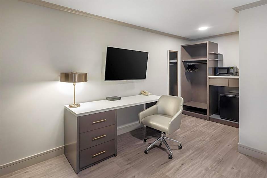 Best Western Plus Executive Suites