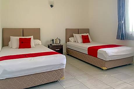 RedDoorz Syariah @ Kadungora Garut