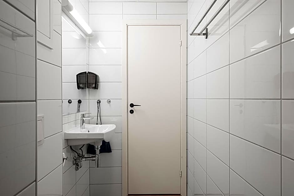 BREEZE Hotel Victoria - Self-Service