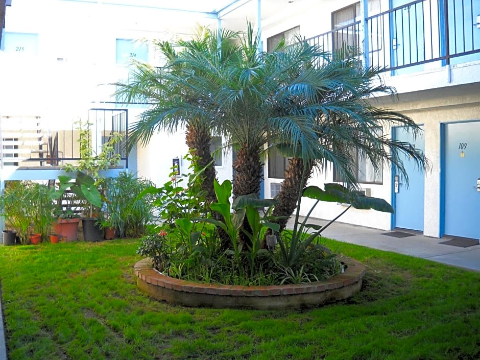 Palms Courtyard Inn