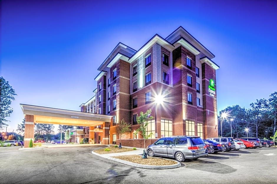 Holiday Inn Express & Suites Cleveland/Westlake