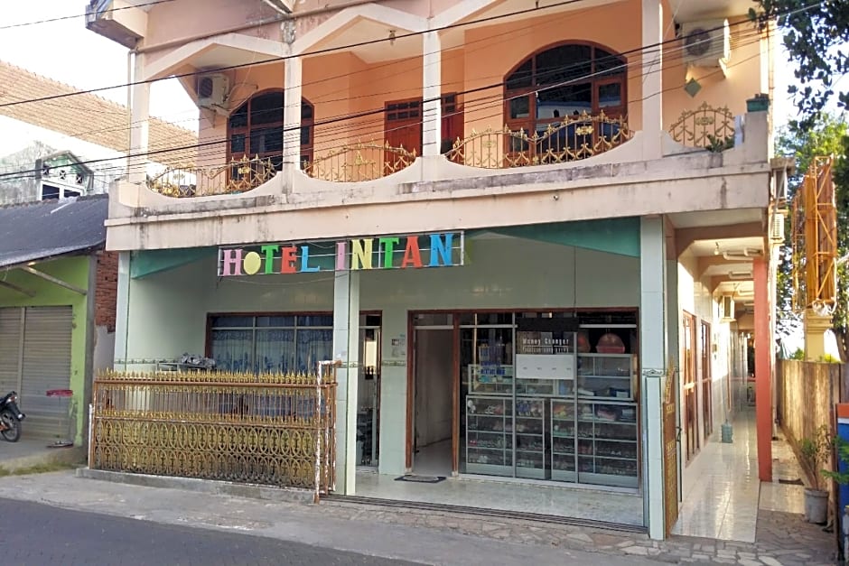 Collection O 92897 Hotel Intan Near Kantor Syahbandar Bawean