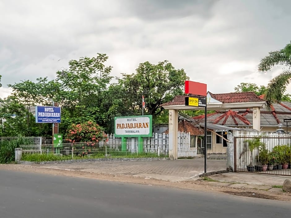 SPOT ON 2341 Hotel Padjajaran 2