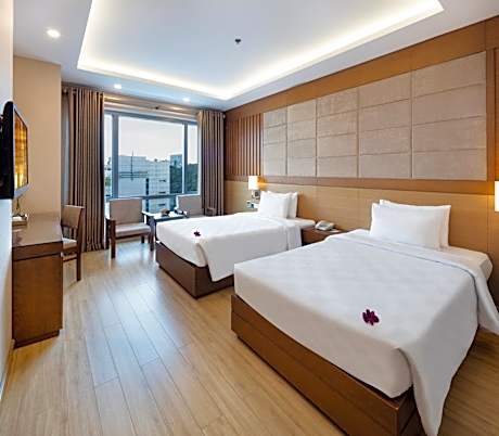 Premium Deluxe Twin Room with Window + Free Mini-bar