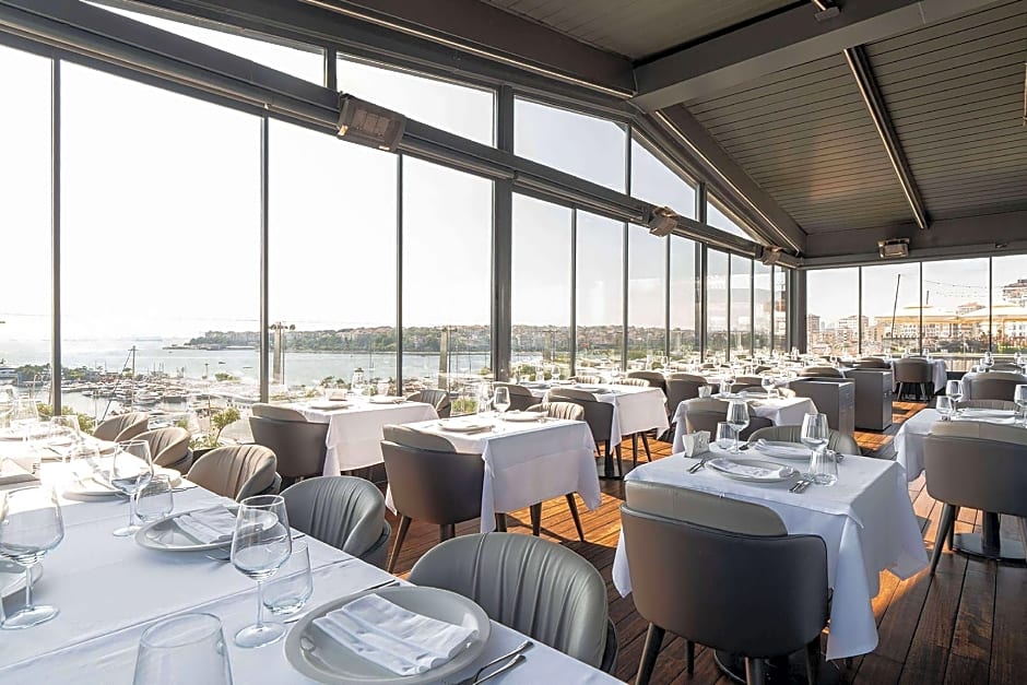 Wyndham Grand Istanbul Kalamis Marina Hotel