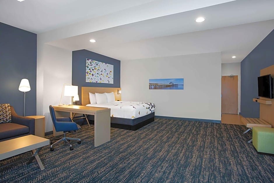 La Quinta Inn & Suites by Wyndham Manassas VA-Dulles Airport