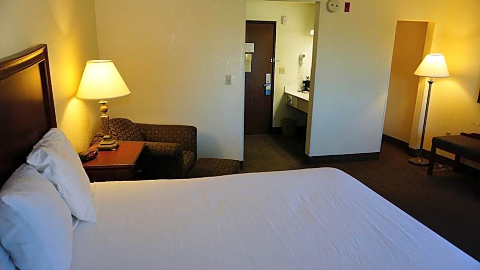 Baymont by Wyndham Arlington At Six Flags Dr