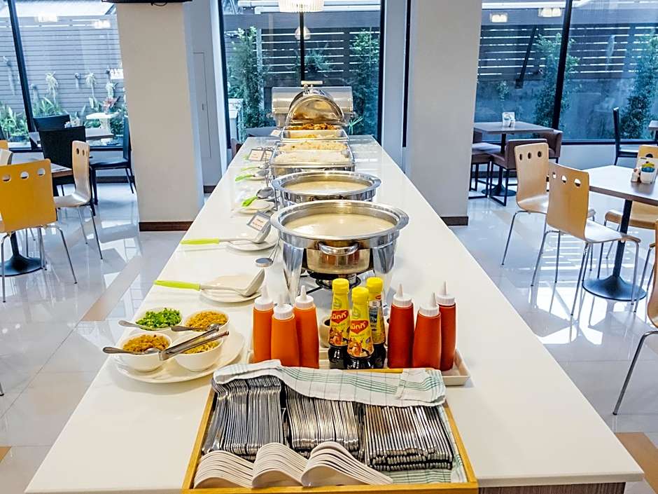 De Hug Hotel And Residence