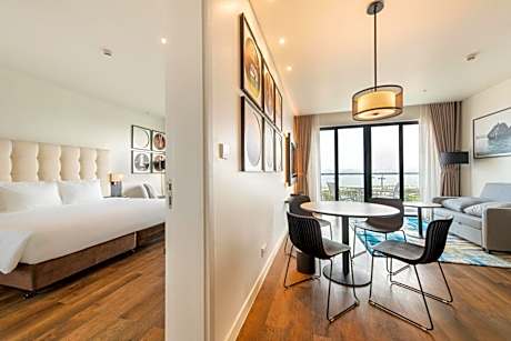 Executive King Suite - Non-Smoking