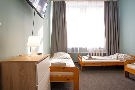 Triple room with shared bathroom