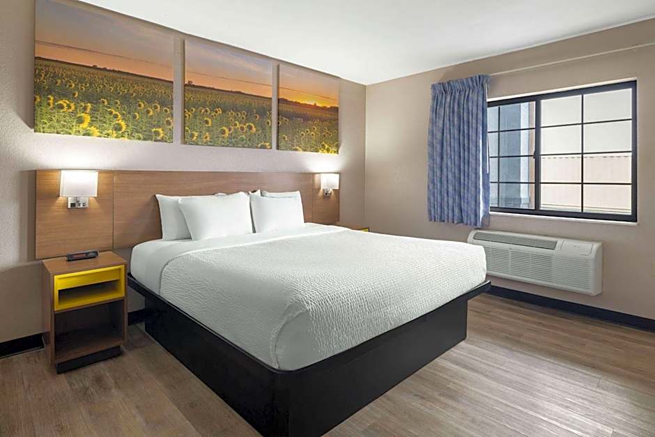 Days Inn & Suites by Wyndham Kokomo