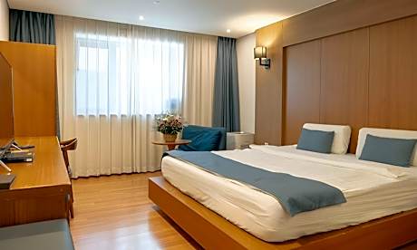 Premium Double Bed - [Breakfast for 2]