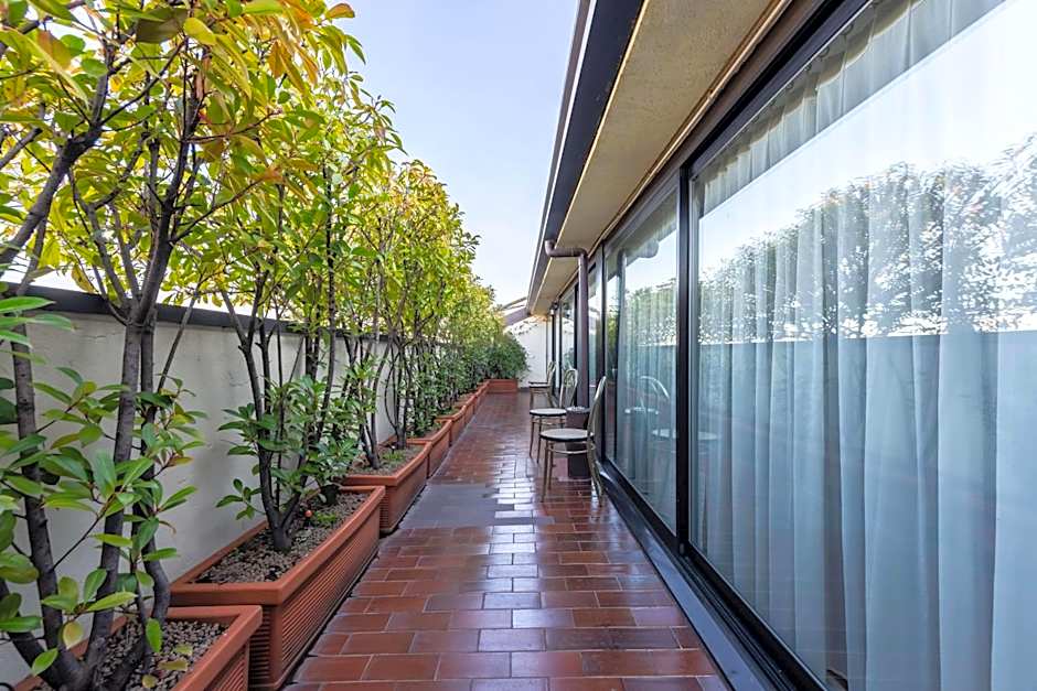 Hotel Mirage Sure Hotel Collection by Best Western