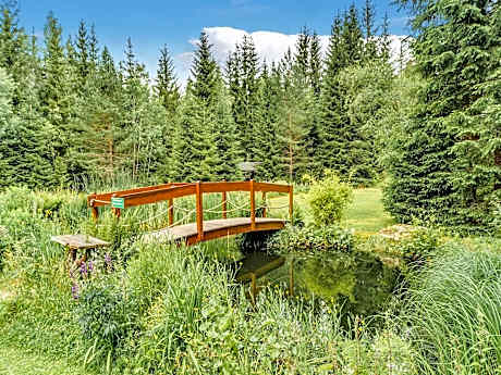 Retreat with Sauna, Hot Tub