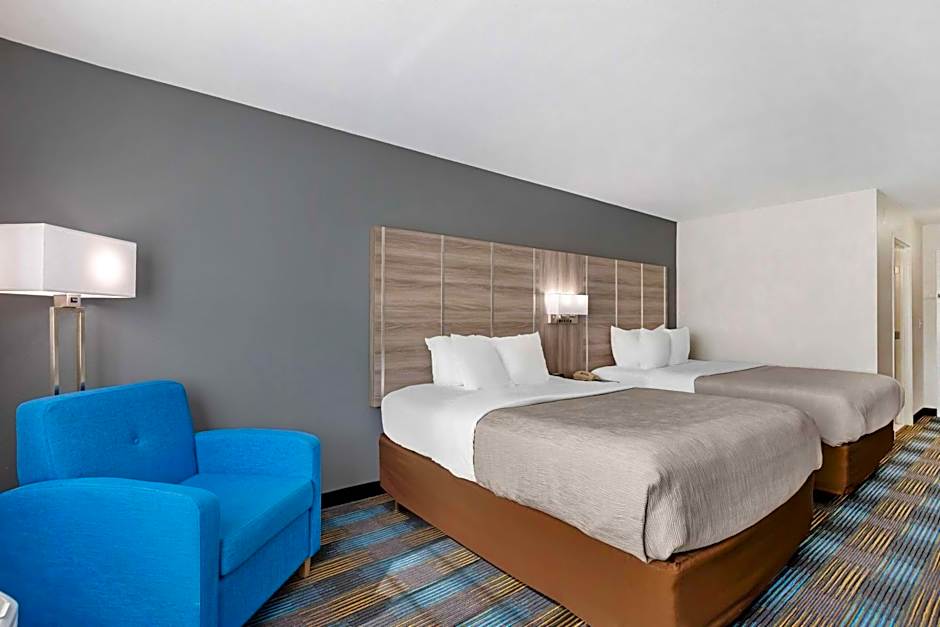 Quality Inn & Suites Fort Madison near Hwy 61