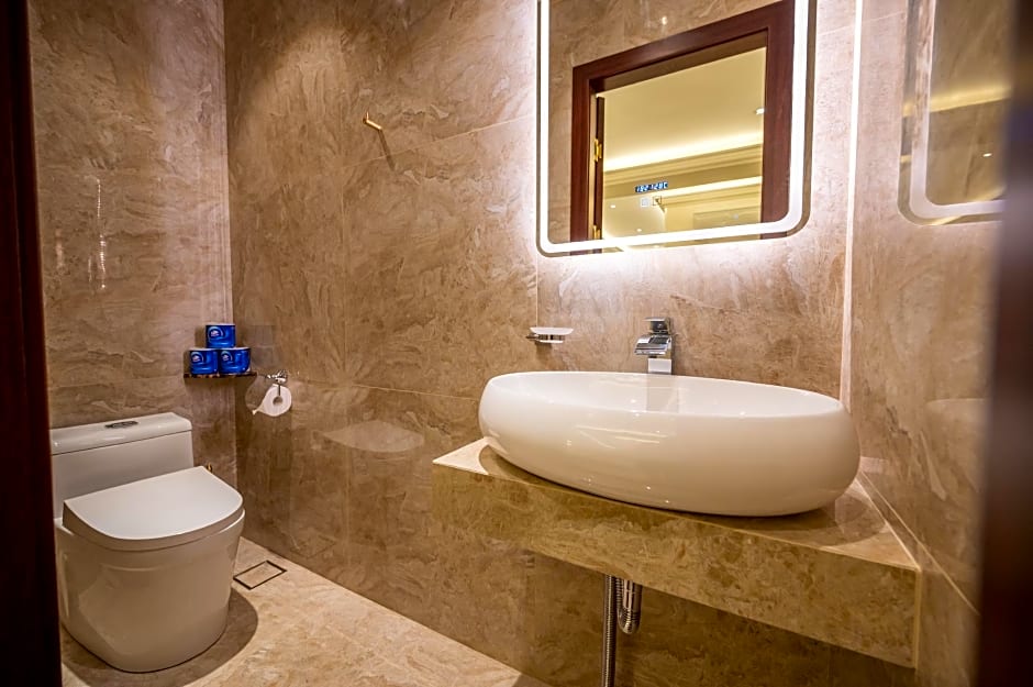 A Residence @ Between Hilton & Cititel Hotel