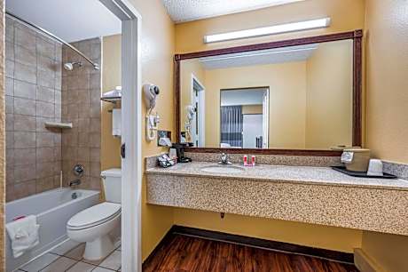 1 King Bed, Nonsmoking