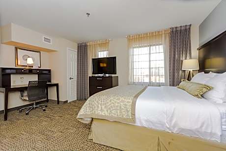 1 Queen Bed 1 Bedroom Suite Comm Access