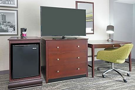 1 King Bed Deluxe Nonsmoking