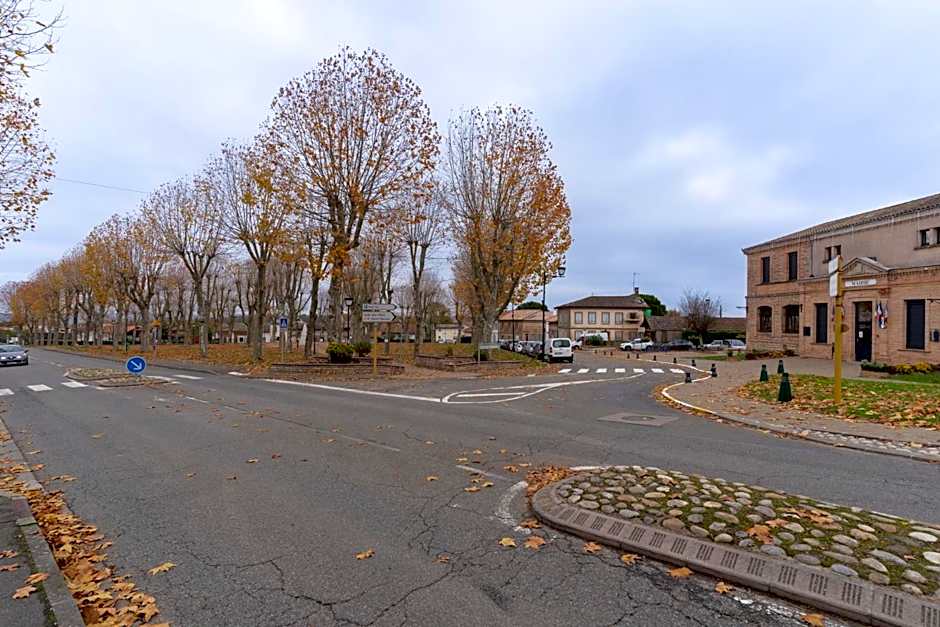 Sur la place , centre village cosy & calme 2CH
