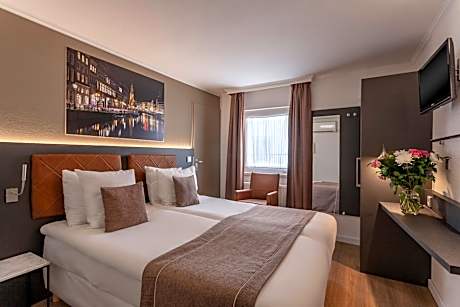 STANDARD DOUBLE OR TWIN ROOM