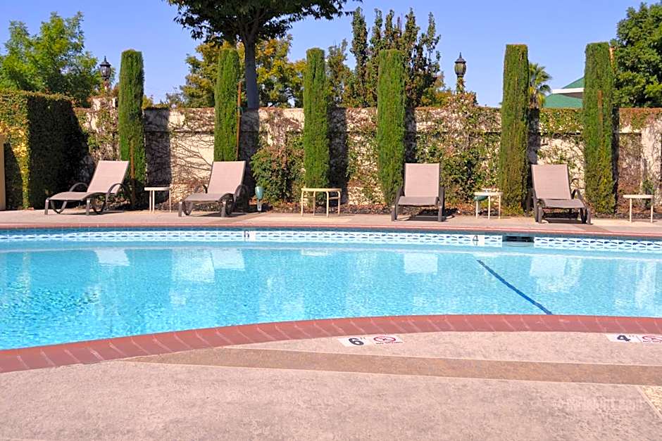 Days Inn & Suites by Wyndham Lodi