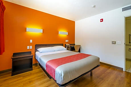 1 Full Bed | Mobility Access Tub, Nsmk