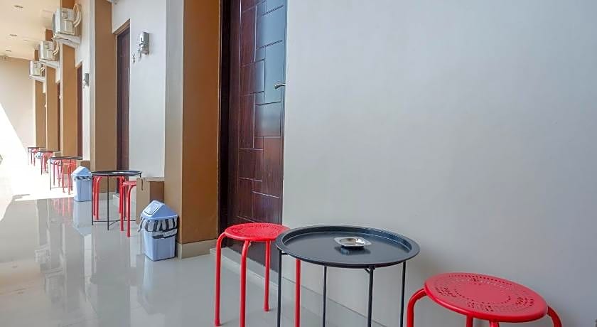 Urbanview Hotel near Alun Alun Tegal