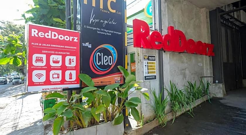 RedDoorz Plus near Kawasan Sam Poo Kong Semarang