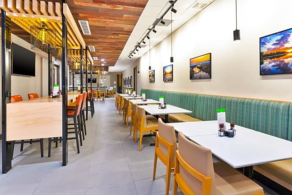 Holiday Inn & Suites - Toledo Southwest - Perrysburg, an IHG Hotel