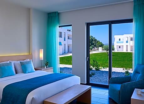 One Bedroom Suite Garden View with Sharing Pool