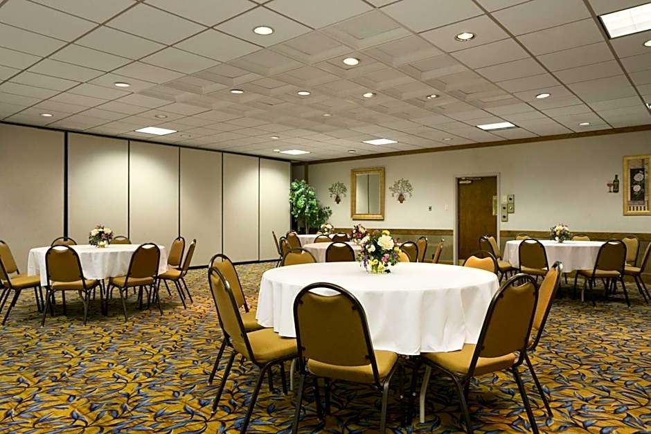 Days Inn by Wyndham Sidney OH