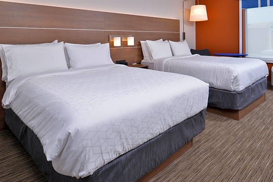 Holiday Inn Express & Suites - Marshalltown By IHG