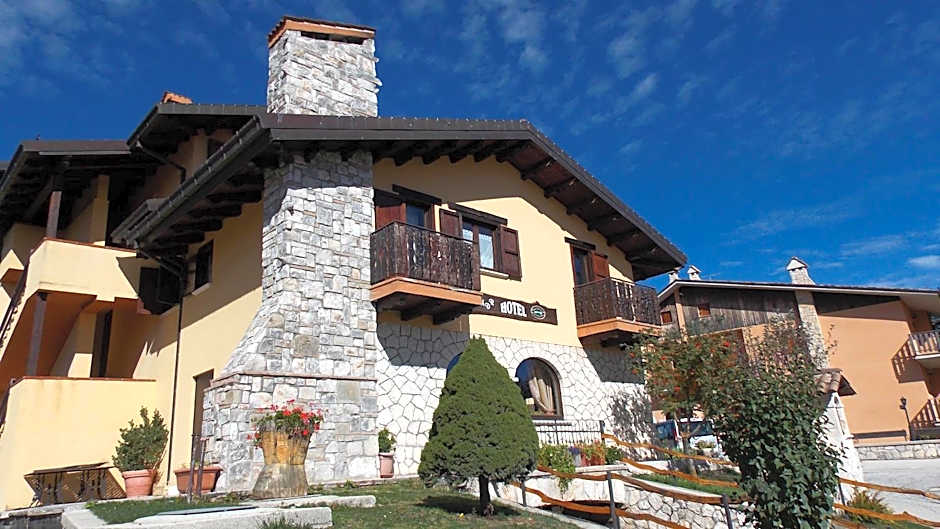 Hotel Altopiano Delle Rocche