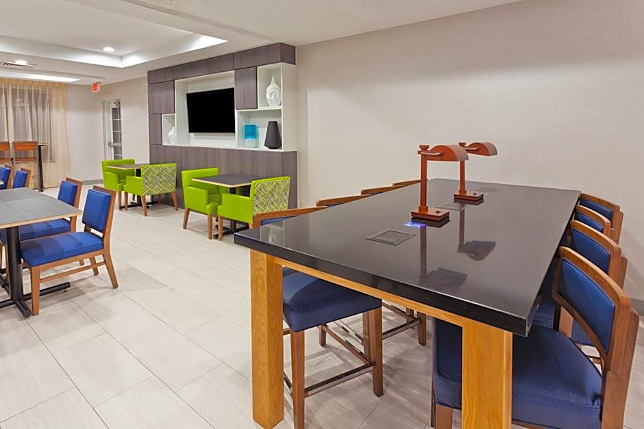 Holiday Inn Express Hotel & Suites Dothan North By IHG