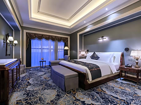 Executive Suite with One King-size Bed