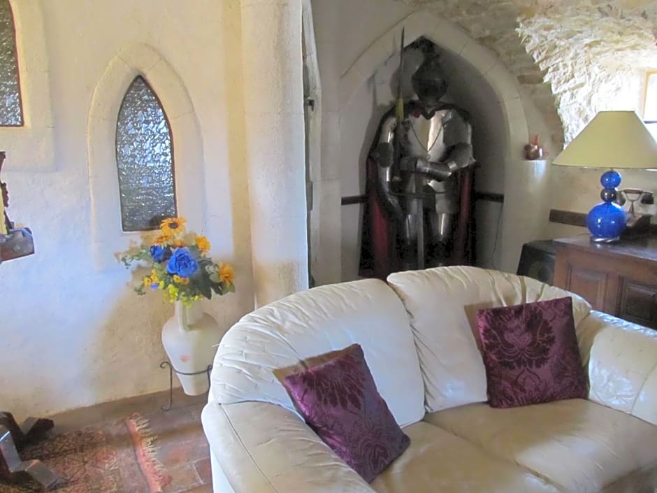 Suite Médiévale 40m2 chambre d' hôte du Mas Fabrègue