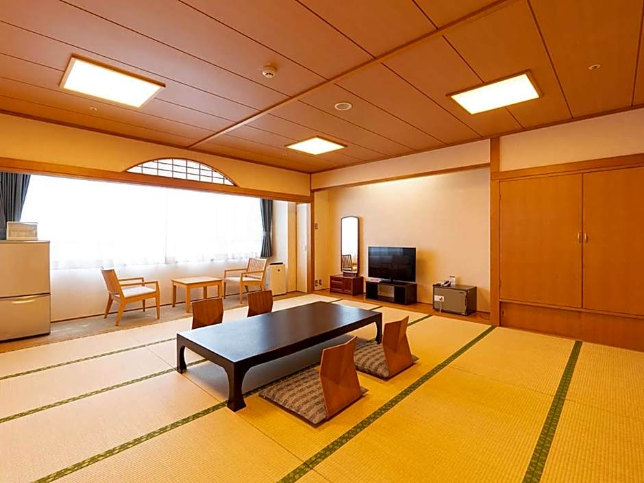 Photo 1 of 1 of Standard Japanese-Style-Room 47 sqm - Shared Bathroom - Non-Smoking