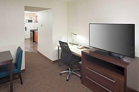 1 Bedroom Suite, 1 Queen, Sofa bed, Outside Entrance