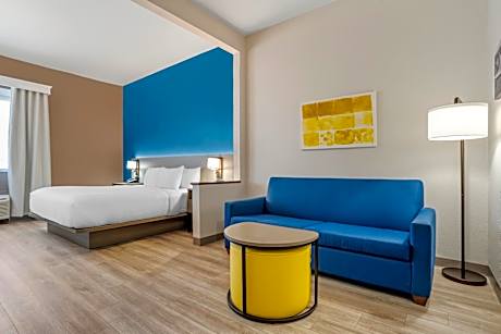 King Suite with Accessible Bath Tub - Non-Smoking